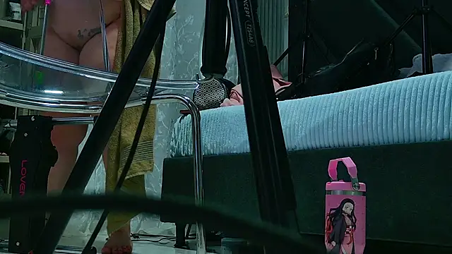 NathaxaLeans online show from November 17, 2025, 12:22 pm