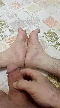 Snapshot of Hardapple01 chatting on December 24, 2024, 12:44 am Hardapple01 online show from December 24, 2024, 12:44 am