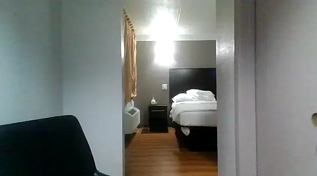 Snapshot of SlimBeenBadd1981 chatting on December 2, 2024, 1:36 am SlimBeenBadd1981 online show from December 2, 2024, 1:36 am