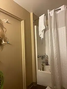 Snapshot of SlimBeenBadd1981 chatting on December 10, 2024, 1:55 pm SlimBeenBadd1981 online show from December 10, 2024, 1:55 pm