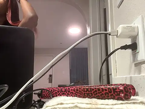 Snapshot of SlimBeenBadd1981 chatting on October 8, 2025, 6:33 am SlimBeenBadd1981 online show from October 8, 2025, 6:33 am