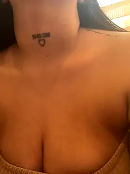 LunaBaker-1 online show from October 3, 2025, 7:11 pm