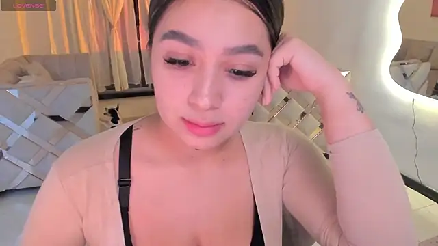 Snapshot of LunaBaker-1 chatting on February 14, 2026, 4:42 am LunaBaker-1 online show from February 14, 2026, 4:42 am