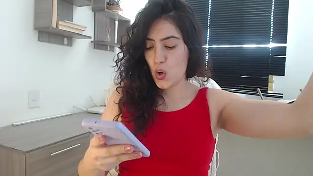 MIYESSI online show from October 3, 2025, 5:54 pm