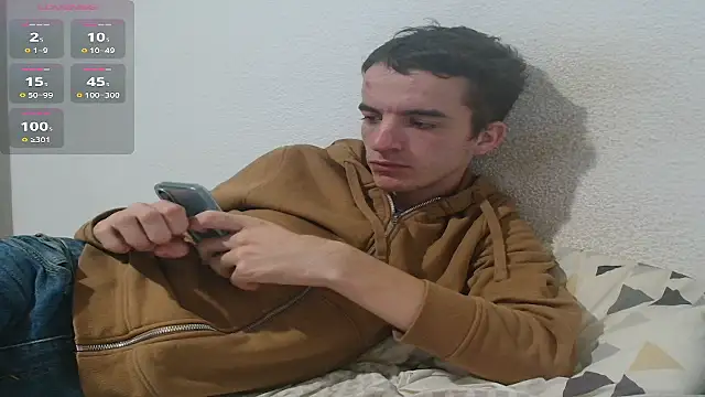 Snapshot of Tombgy07 chatting on October 1, 2025, 7:20 pm Tombgy07 online show from October 1, 2025, 7:20 pm