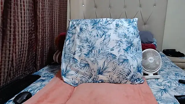 Snapshot of CHOCOLATEDARKBUSTYX chatting on October 9, 2025, 8:56 am CHOCOLATEDARKBUSTYX online show from October 9, 2025, 8:56 am