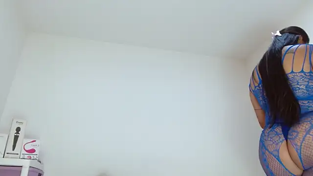 sashacreamy  online show from October 8, 2025, 4:21 am