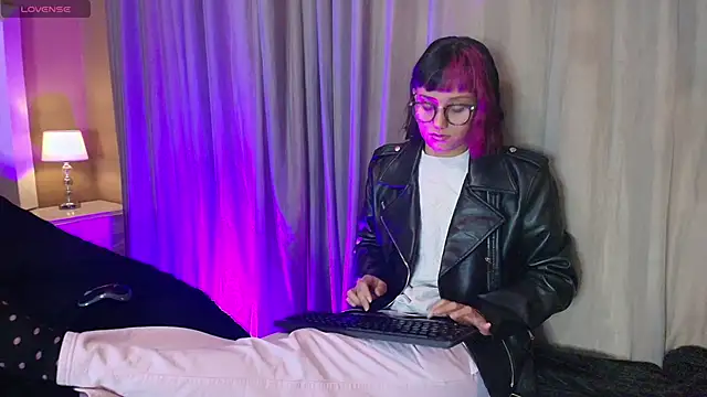 tati cardenas online show from March 13, 2025, 4:38 am