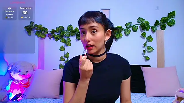 tati cardenas online show from September 28, 2025, 4:51 am