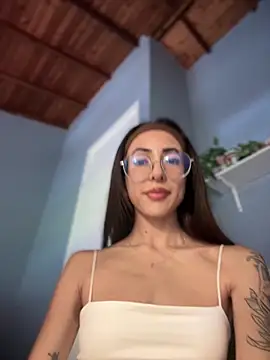 lauravasquez online show from September 13, 2025, 4:51 pm