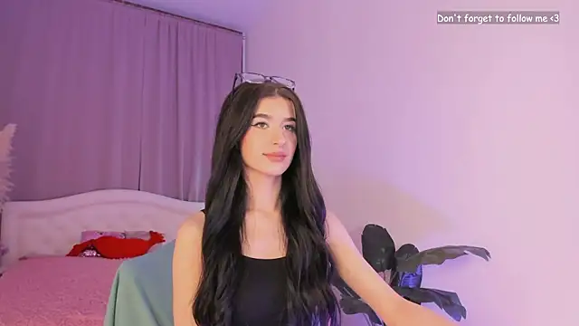 LauraCoy online show from October 5, 2025, 11:24 pm