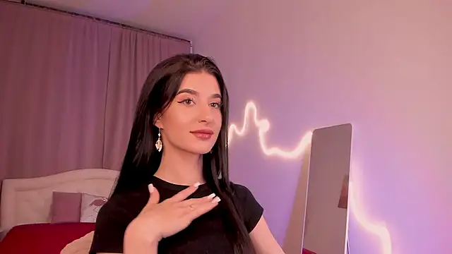 Snapshot of LauraCoy chatting on July 8, 2026, 8:24 pm LauraCoy online show from July 8, 2026, 8:24 pm