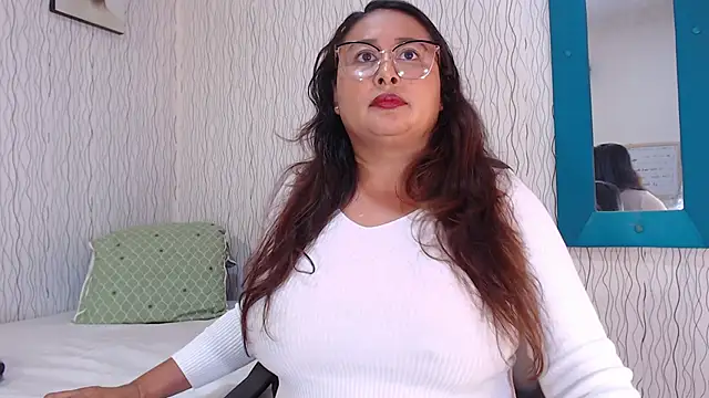 Snapshot of NadiaWhite chatting on February 14, 2025, 6:29 pm NadiaWhite online show from February 14, 2025, 6:29 pm