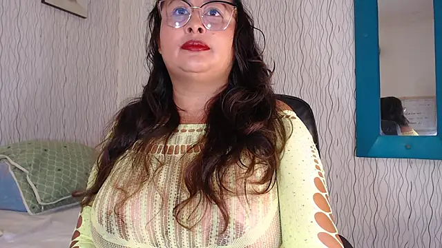 Snapshot of NadiaWhite chatting on October 4, 2025, 11:52 am NadiaWhite online show from October 4, 2025, 11:52 am