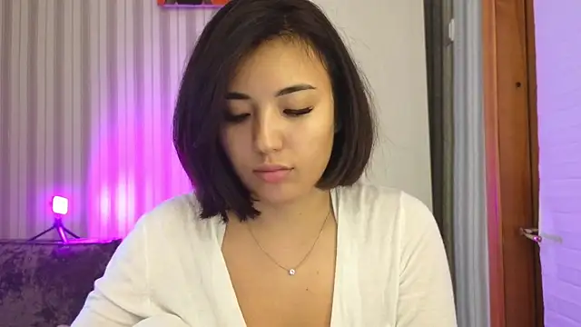 lily  foster online show from October 8, 2025, 9:40 am