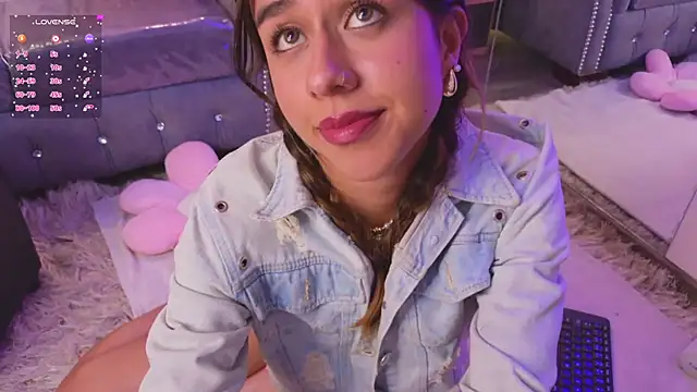 Snapshot of Emiily_Scott1 chatting on December 3, 2024, 4:06 pm Emiily Scott1 online show from December 3, 2024, 4:06 pm