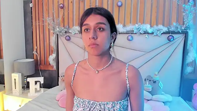 Snapshot of Emiily_Scott1 chatting on December 5, 2024, 8:44 pm Emiily Scott1 online show from December 5, 2024, 8:44 pm