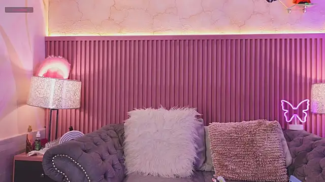 Snapshot of Emiily_Scott1 chatting on December 9, 2024, 1:02 pm Emiily Scott1 online show from December 9, 2024, 1:02 pm