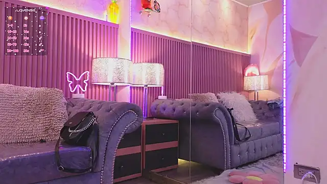 Snapshot of Emiily_Scott1 chatting on December 10, 2024, 12:27 pm Emiily Scott1 online show from December 10, 2024, 12:27 pm