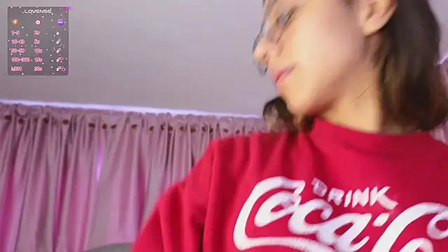 Snapshot of Emiily_Scott1 chatting on February 6, 2025, 1:10 pm Emiily Scott1 online show from February 6, 2025, 1:10 pm