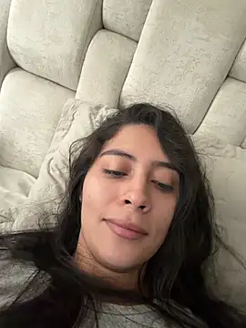 Sophie  Foxxx online show from December 15, 2025, 2:21 pm