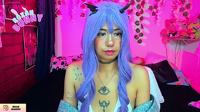 Roxanbunny1 online show from July 18, 2026, 3:33 am