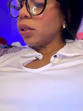 Charly  online show from May 28, 2026, 3:37 am