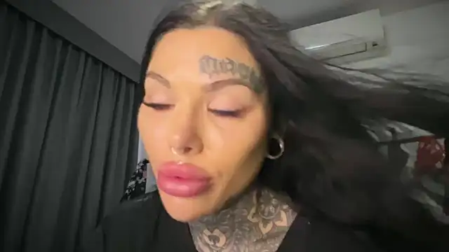 Snapshot of claudiacvc95 chatting on October 28, 2025, 3:43 am claudiacvc95 online show from October 28, 2025, 3:43 am