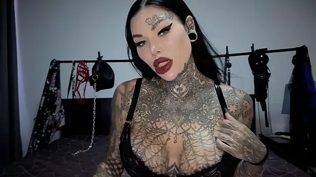 claudiacvc95 online show from February 20, 2026, 5:37 am