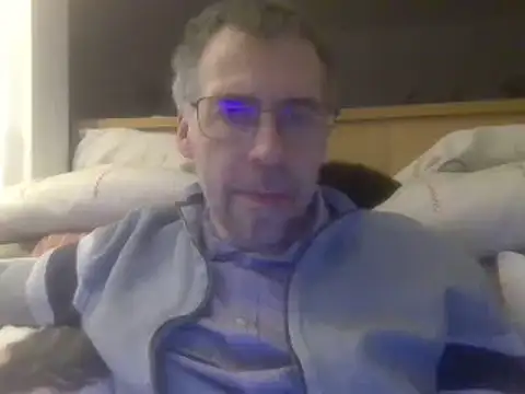 ptitcanard60600 online show from February 12, 2025, 10:48 pm