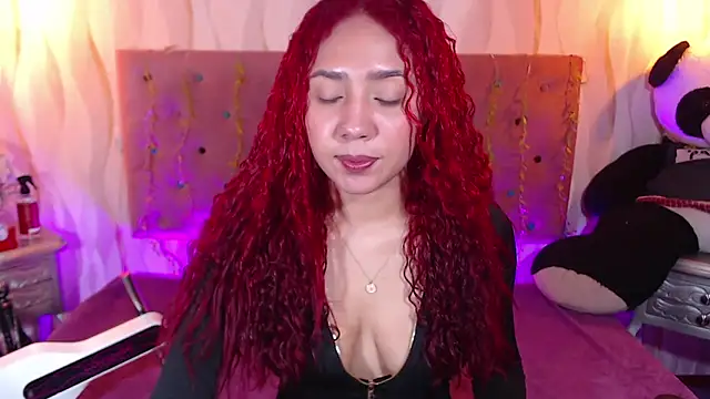 Snapshot of IsabelaLatina chatting on September 26, 2025, 11:53 pm IsabelaLatina online show from September 26, 2025, 11:53 pm