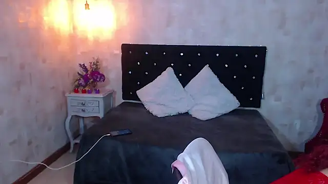 Snapshot of IsabelaLatina chatting on June 10, 2026, 7:07 am IsabelaLatina online show from June 10, 2026, 7:07 am