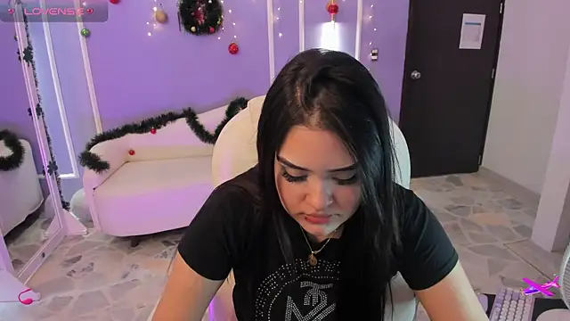 Snapshot of martinasaez chatting on December 15, 2024, 3:20 pm martinasaez online show from December 15, 2024, 3:20 pm