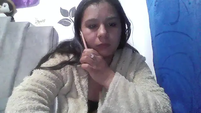 Snapshot of Charis_21 chatting on April 17, 2026, 11:19 pm Charis 21 online show from April 17, 2026, 11:19 pm