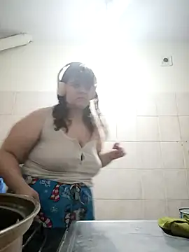 Snapshot of Bombon_ok chatting on March 3, 2026, 4:29 am Bombon ok online show from March 3, 2026, 4:29 am