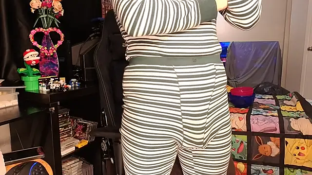 Snapshot of ShinyCherub chatting on February 2, 2025, 7:04 pm ShinyCherub online show from February 2, 2025, 7:04 pm