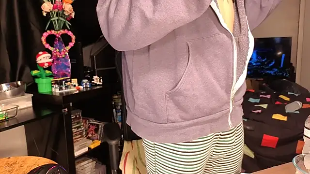 Snapshot of ShinyCherub chatting on February 3, 2025, 4:41 pm ShinyCherub online show from February 3, 2025, 4:41 pm