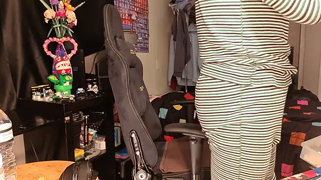 Snapshot of ShinyCherub chatting on February 7, 2025, 9:37 am ShinyCherub online show from February 7, 2025, 9:37 am