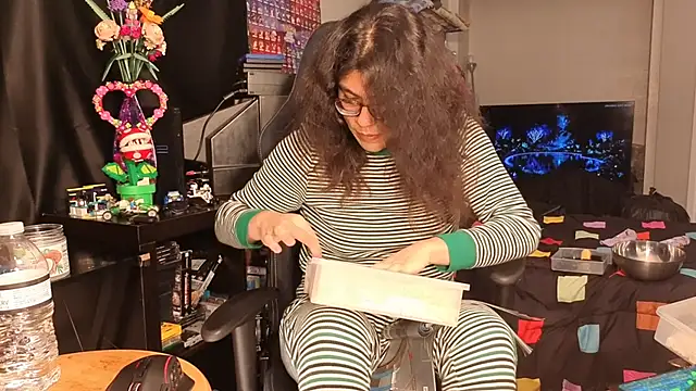 Snapshot of ShinyCherub chatting on February 7, 2025, 12:39 pm ShinyCherub online show from February 7, 2025, 12:39 pm