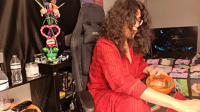 Snapshot of ShinyCherub chatting on February 11, 2025, 3:18 am ShinyCherub online show from February 11, 2025, 3:18 am