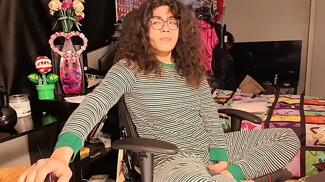 Snapshot of ShinyCherub chatting on February 17, 2025, 5:25 am ShinyCherub online show from February 17, 2025, 5:25 am