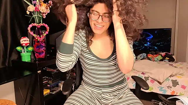 Snapshot of ShinyCherub chatting on February 22, 2025, 10:51 am ShinyCherub online show from February 22, 2025, 10:51 am