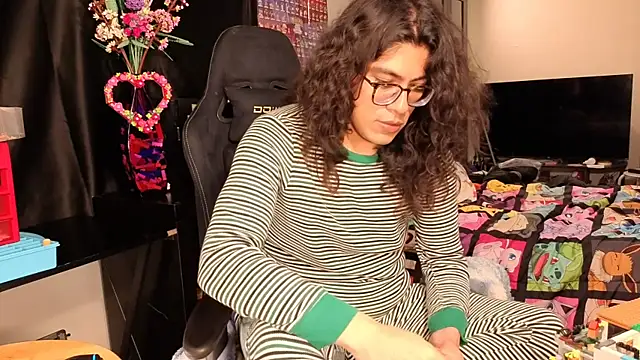 Snapshot of ShinyCherub chatting on March 12, 2025, 8:52 pm ShinyCherub online show from March 12, 2025, 8:52 pm