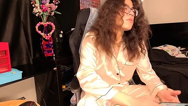 Snapshot of ShinyCherub chatting on March 13, 2025, 12:16 am ShinyCherub online show from March 13, 2025, 12:16 am