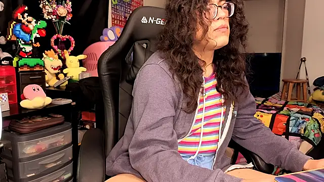 Snapshot of ShinyCherub chatting on September 22, 2025, 4:42 pm ShinyCherub online show from September 22, 2025, 4:42 pm