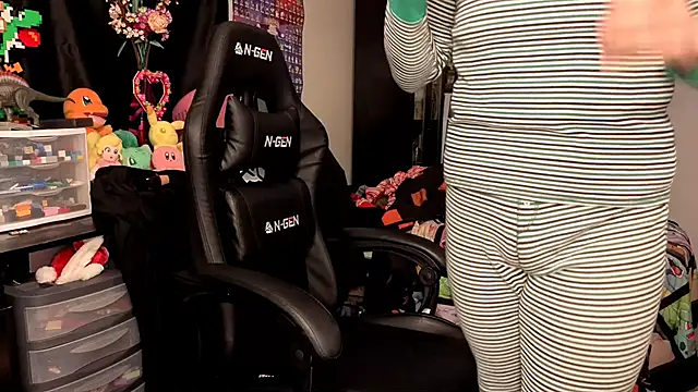 Snapshot of ShinyCherub chatting on October 12, 2025, 7:57 pm ShinyCherub online show from October 12, 2025, 7:57 pm