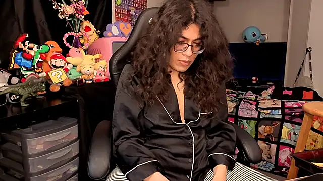 Snapshot of ShinyCherub chatting on November 4, 2025, 5:12 pm ShinyCherub online show from November 4, 2025, 5:12 pm