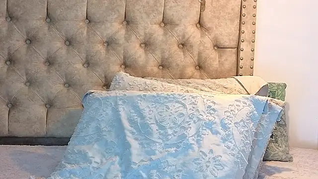 KeryHillson online show from October 18, 2025, 1:01 pm