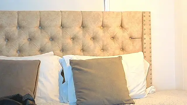 KeryHillson online show from October 30, 2025, 12:06 pm