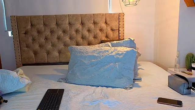 KeryHillson online show from January 10, 2026, 12:40 pm